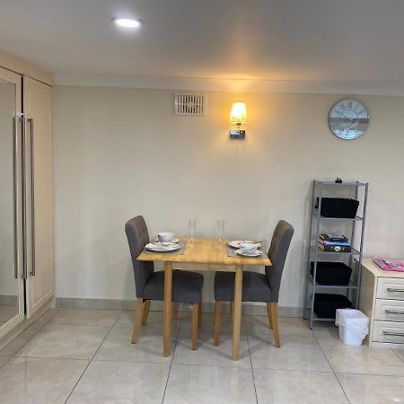 Studio Flat Gants Hill With Free Parking Redbridge Dış mekan fotoğraf