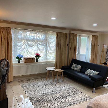 Studio Flat Gants Hill With Free Parking Redbridge Dış mekan fotoğraf
