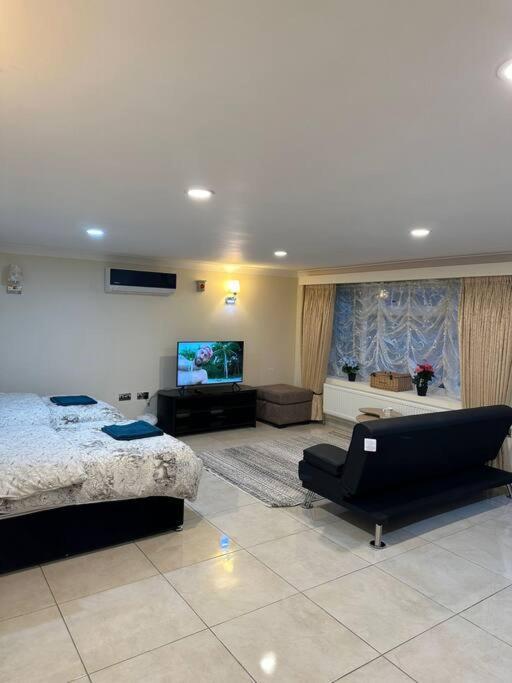Studio Flat Gants Hill With Free Parking Redbridge Dış mekan fotoğraf