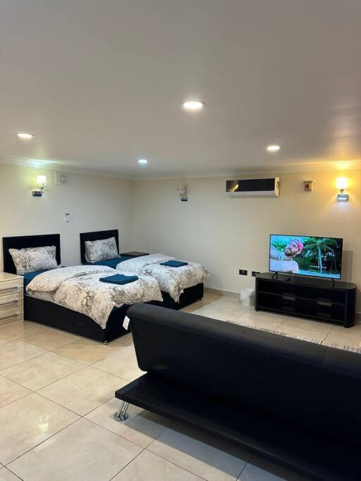 Studio Flat Gants Hill With Free Parking Redbridge Dış mekan fotoğraf