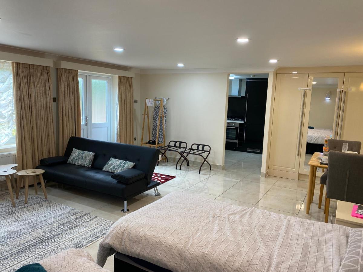 Studio Flat Gants Hill With Free Parking Redbridge Dış mekan fotoğraf