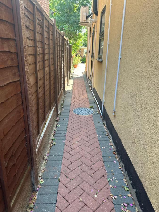 Studio Flat Gants Hill With Free Parking Redbridge Dış mekan fotoğraf